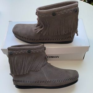 AUTH NIB MINNETONKA Hi-Top Back Zip Boot Grey